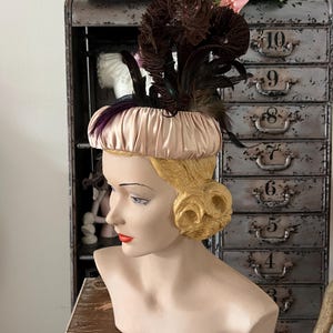 Vintage 1950&#39;s Pink Champange Silk Satin Hat with Feathers