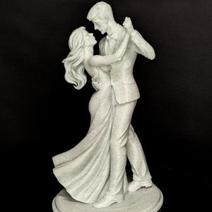 Tanzendes Paar Statue - Romantische Skulptur in Marmoroptik