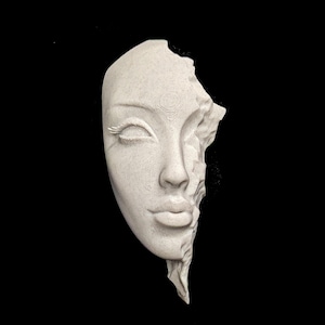 Rostro femenino abstracto en relieve mural - Acabado en mármol Rostro femenino minimalista