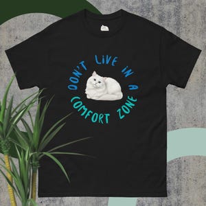 Klassisches Unisex T-Shirt mit Katzen Aufdruck für die Freizeit, Uni, die Schule und als Statement.