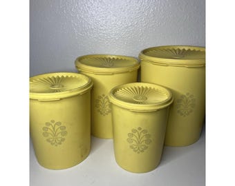 Set vintage di 4 barattoli impilabili Tupperware Servalier, colore giallo Golden Harvest, con coperchi.