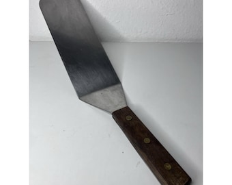 Espátula para hamburguesas Vintage Tablecraft USA Smashburger, hoja grande de 35,5 cm (14"), mango de madera.