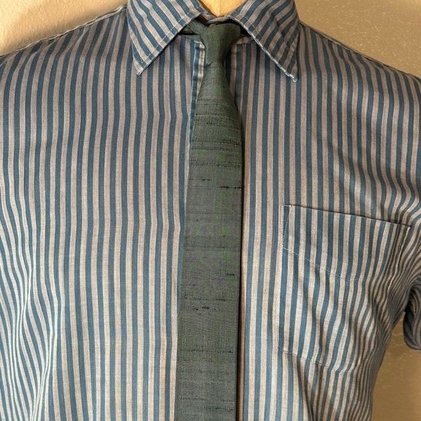 Vintage MENS HandLoom for India Imports iridescent blue & black raw silk skinny tie with squared ends, circa 50s-60s