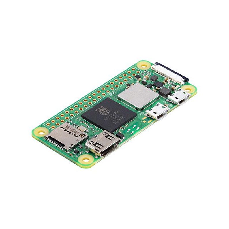 Może przedstawiać: Zielona płytka drukowana Raspberry Pi Zero z centralnym czarnym układem procesora z logo Raspberry Pi, srebrną metalową osłoną, portem micro-USB, portem mini-HDMI, gniazdem karty microSD oraz złączem kamery na prostokątnej podstawie.