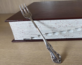 INTERNATIONAL PICKLE FORK-Olive Fork-Vintage Sterling Silver-Joan of Arc-Martini-Antique