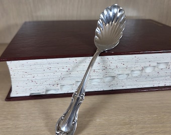INTERNATIONAL SUGAR SPOON-Vintage Sterling Silver-Joan of Arc-Coffee-Tea-Antique