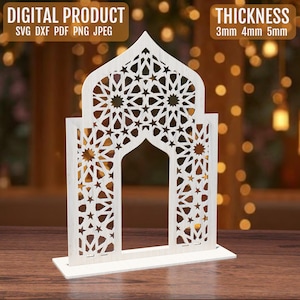Può includere: Un arco in legno bianco tagliato al laser con intricati motivi geometrici a stella e floreali. Il design include il testo "DIGITAL PRODUCT" e "THICKNESS 3mm 4mm 5mm". L'arco è un elemento decorativo.