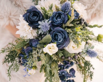 Ramo de novia en cascada, ramo de flores de boda, flores de boda, ramo de novia, ramo azul, ramo de dama de honor, flores de boda azul.