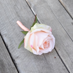 Boutonniere, buttonhole, wedding boutonniere, groomsmen buttonhole, prom boutonniere, wedding flowers, groomsmen, groom, wedding party
