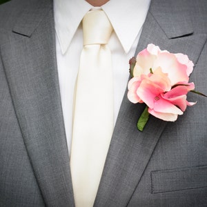Boutonniere, buttonhole, wedding boutonniere, groomsmen buttonhole, prom boutonniere, wedding flowers, groomsmen, groom, wedding party