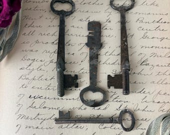 Antique Skeleton Keys Set of 4 | Metal Keys for Crafting, Decor & Collecting