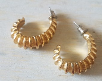 Vintage thick gold tone hoop earrings / Gold half hoop / textured drop earrings / caterpillar / sarah coventry 70s earrings / fat hoops