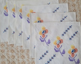 Vintage embroidered napkins / cloth napkins / vintage linens / set of 12 closth napkins / embroidery / floral napkins / floral embroidered