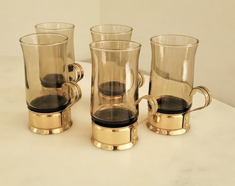Vintage midcentury Beucler Irish coffee mugs / smokey glass mugs / brass mug holders / smokey juice glasses / tea coffee handle mugs