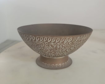 Vintage brass bowl etched brass bowl / footed bowl / etched brass dish / patina bowl