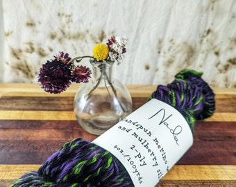 Nadia - Handgesponnenes Merino- und Seidengarn, voluminös 2oz. 100 Jahre