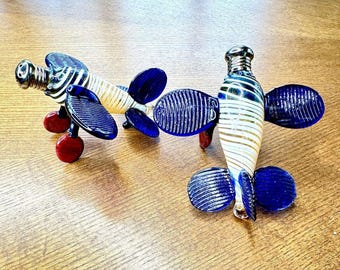 Salero y pimentero de cristal con diseño de avión azul, estilo Primitivo Escobedo (par)