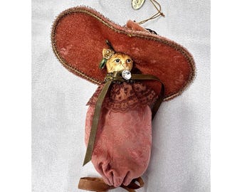 Adorno grande para sombrero y bolso con forma de gatito victoriano de la colección de Katherine (descatalogado).