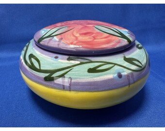 Caja de baratijas de cerámica pintada a mano – Tapa con diseño floral colorido