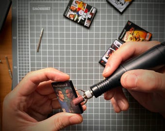 Breloczki i magnesy do etui na gry PS2 | Ręcznie robione przedmioty kolekcjonerskie dla graczy | Odporne na wodę i zarysowania