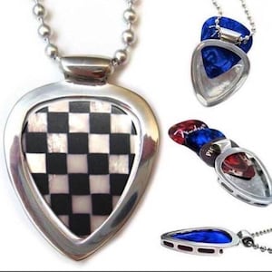 Collar con soporte para púas de guitarra de Pickbay + púa de guitarra Vintage Checkerboard (acero inoxidable)
