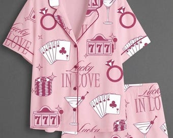 Pigiama per addio al nubilato a tema casinò "Lucky In Love", set pigiama in raso Las Vegas, abbigliamento da notte a tema Martini, regalo per la futura sposa, pigiama per addio al nubilato