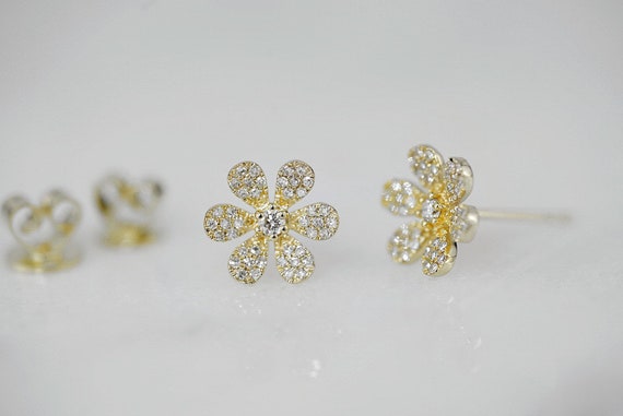 Daisy Studs