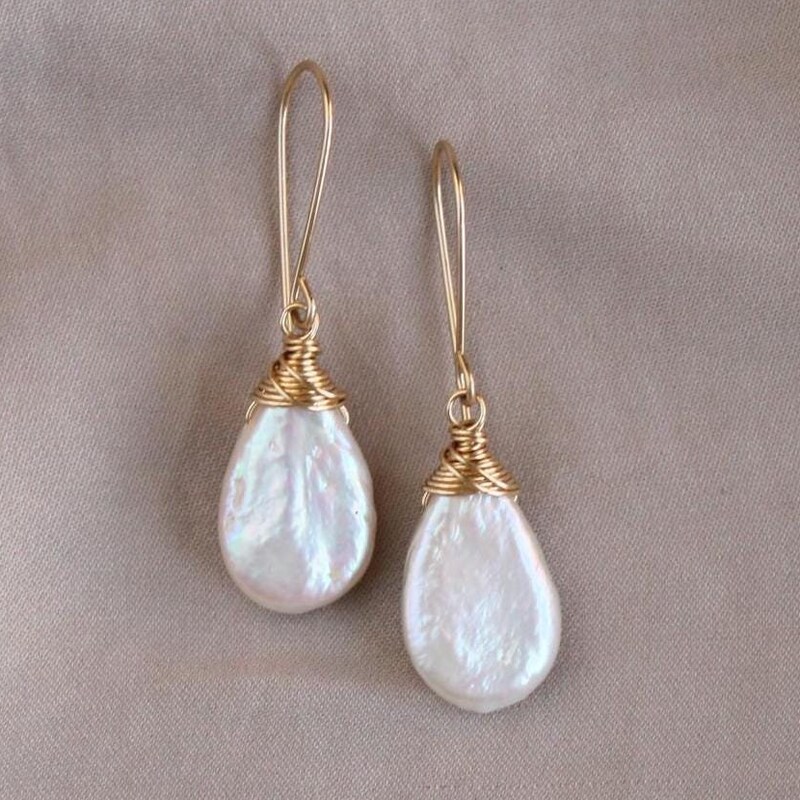 Pearly drop earrings