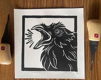 Grabado en linóleo hecho a mano con el graznido del cuervo cacareando