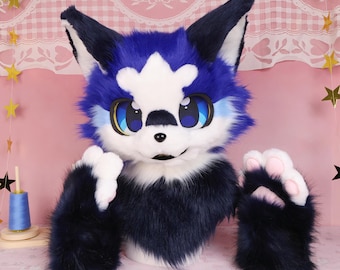 Cabeza de fursuit Kemono japonesa azul y blanca con ojos que siguen la mirada, de poliéster, felpa esponjosa, tocado de cosplay furry, regalo ideal para fans y coleccionistas furry.
