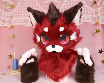 Cabeza de fursuit Kemono de piel granate con ojos que siguen la mirada, orejas marrones, material de felpa esponjosa, tocado de cosplay peludo para coleccionar y regalar.