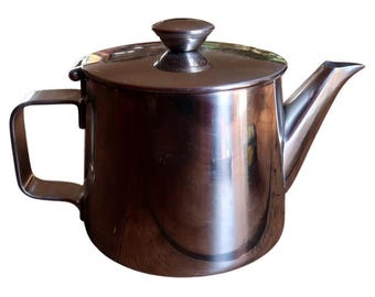 Minimalist 18/10 Stainless Steel Teapot – Integrated Strainer, Modern Industrial (2001)