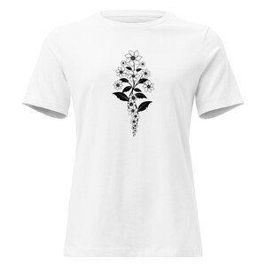 Camiseta con arte lineal de flores apiladas / Camiseta minimalista con contorno floral