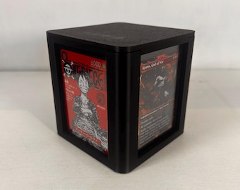 Suporte personalizado para exibição de cards colecionáveis, impresso em 3D.