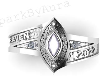 Anillo de graduación personalizado para mujer, 2026, con piedra marquesa plateada y detalles de diamantes.