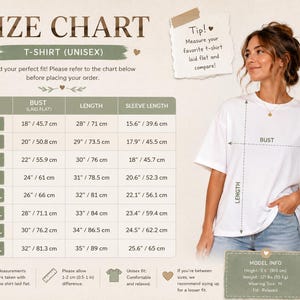 Pu&ograve; includere: Una tabella delle taglie per t-shirt unisex con colonne per taglia, busto, lunghezza e lunghezza manica in pollici e centimetri. La tabella include un diagramma di una t-shirt bianca con frecce che indicano i punti di misurazione e info modello.