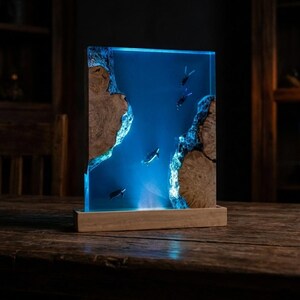 Sea Turtle and Divers Ocean Resin Lamp, Epoxy Wood Night Light, Deep Sea LED Table Lamp, Coastal Beach House Decor, Marine Life Beside Lamp