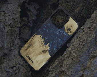 Funda para iPhone y Samsung de resina epoxi RESSYN "Blue Van Gogh" hecha a mano y personalizada.