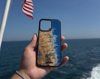 Funda para iPhone y Samsung de resina epoxi RESSYN "Olas del océano", hecha a mano y personalizada.