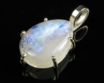 Exquisite ~ Very Small Lovely Beautiful White Moonstone Pendant with 925 Silver Setting - 23.5mm x 14mm x 5.5mm - C4575