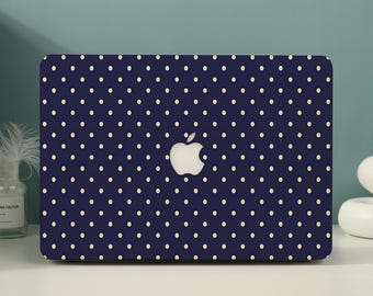 Capa protetora rígida para MacBook, nas cores azul-marinho e creme com bolinhas, compatível com MacBook Neo 13, MacBook Air 15/13 e MacBook Pro 16/15/14/13 polegadas (modelos A3449, M5, M4, M3, M2 e M1).
