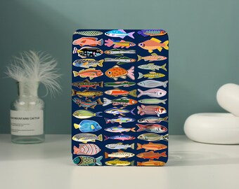 Capa para Kindle com estampa de peixes coloridos e alça de mão para Paperwhite 12ª geração (7"), 11ª geração (6,8"), Kindle 2024 Colorsoft, Kindle 12ª/11ª/10ª geração, capa para Kobo Clara.