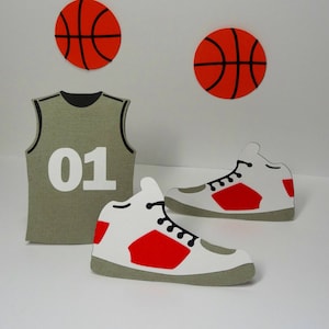 Basketball Shoes Cut File, SVG, DXF pour Cameo Silhouette, Cricut Design Space, Digital Cut Files, Basketball Jersey Cut File