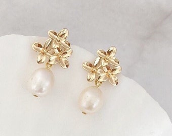 Flower and pearl earrings gold pearl drop earrings floral earrings with pearl bridal earrings freshwater pearl drop bridal jewelry