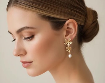 Floral Gold Bridal Earrings with Pearls, Flower Drop Wedding Earrings, Gold Bridal Jewelry, Gold wedding earrings, statement bridal earrings