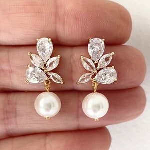 Pearl drop earrings gold bridal earrings wedding earrings for bride dangle bridal earrings Pearl bridal earrings Crystal bridal earrings