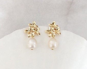 Flower and pearl earrings gold pearl drop earrings floral earrings with pearl bridal earrings freshwater pearl drop bridal jewelry