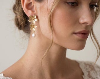Bridal Gold Flower Earrings, Pearl Floral Drop Earrings, Wedding Jewelry for Bride, Gold Bridal Earrings, Gold bridal jewellery