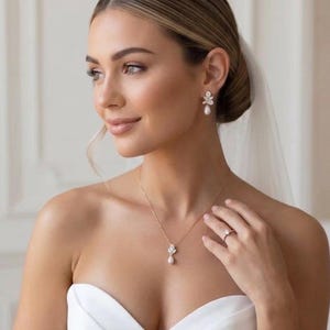 Parure de bijoux en nacre Ensemble collier de mariage et boucles d'oreilles en nacre Ensemble de bijoux de mariée en nacre Boucles d'oreilles de mariée en nacre
