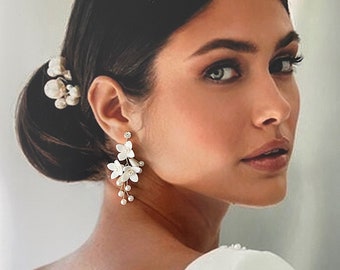 Flower and pearl earrings Flower drop earrings white floral bridal earrings boho floral earrings for bride flower earrings dangle floral